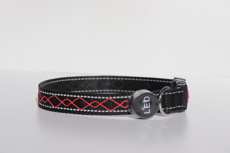 Collar LED bordado